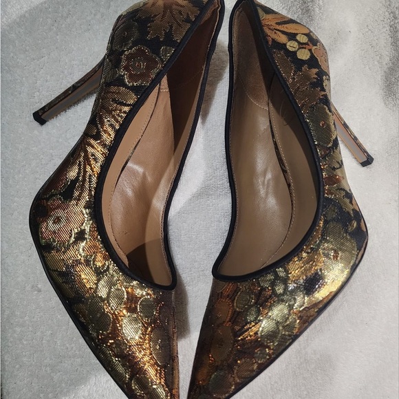 Elegant Gold and Black Women's Heels - Picture 2 of 8